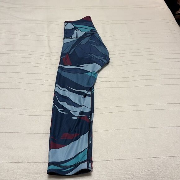 Peloton Women WITH Expedition High Waist Revesible Capri Legging Size X-Small - Picture 4 of 9